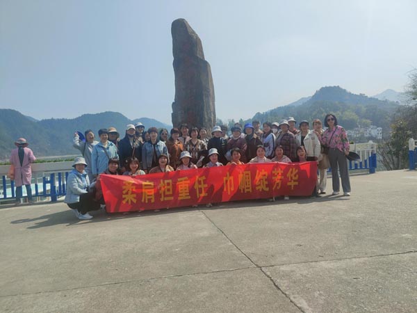 公司機(jī)關(guān)黨支部、工程服務(wù)支部聯(lián)合舉辦“三八”節(jié)主題活動(dòng)