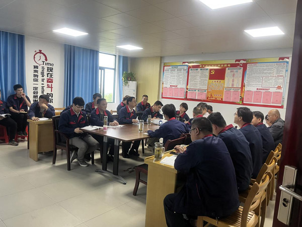 王伍升到建材研究室、建材公司調(diào)研